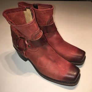 UnIque FRYE Ombre Ankle Boots!